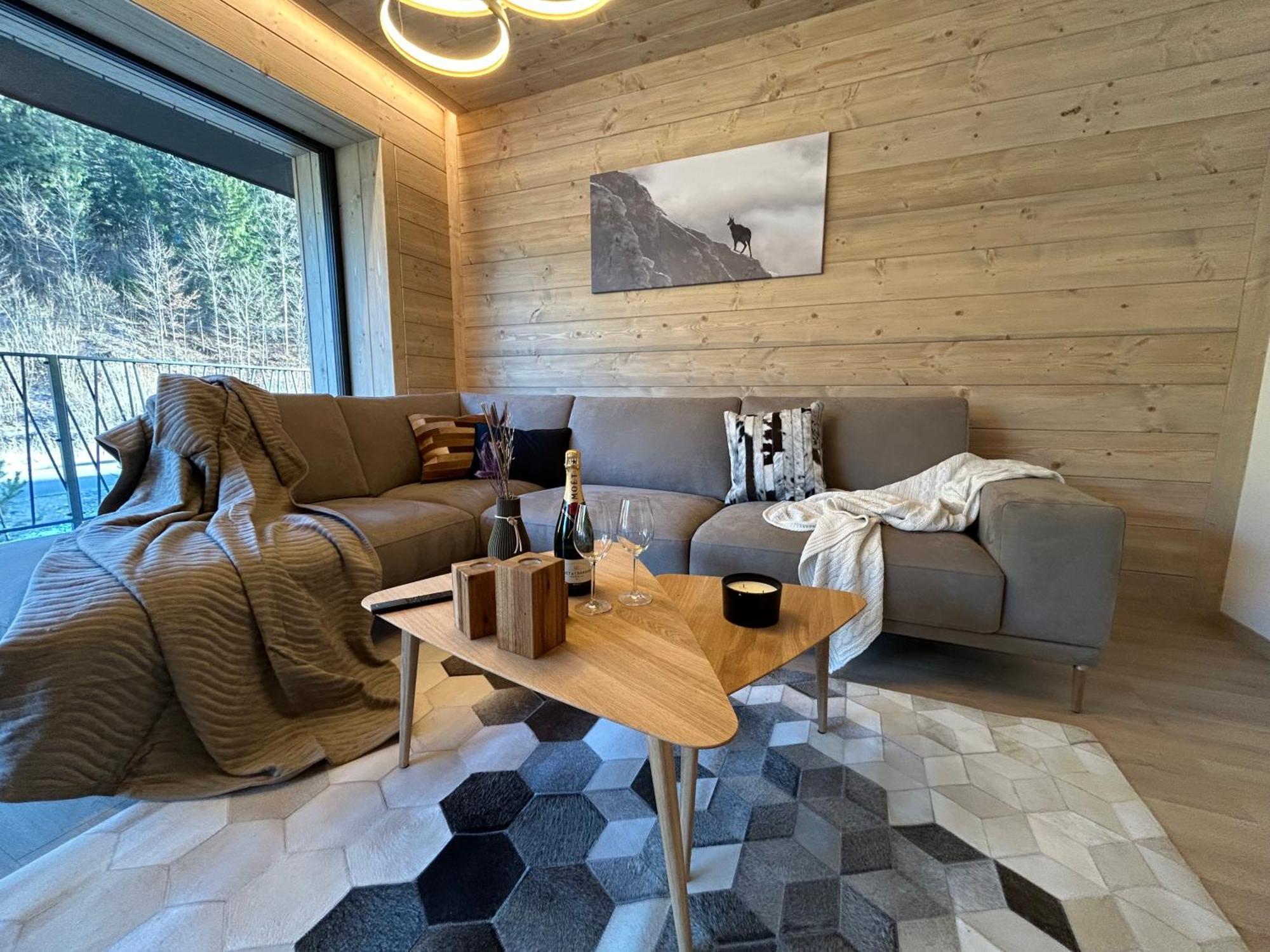 Apartmany Dolina 迪马诺卡多林纳 外观 照片